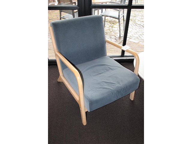 Fauteuil met houten poten. - afbeelding 2 van  2