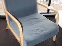 Fauteuil met houten poten. - afbeelding 2 van  2