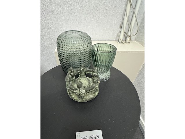 Fauteuil met lamp, kleed en bijzettafel - afbeelding 5 van  5