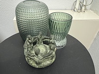 Fauteuil met lamp, kleed en bijzettafel - afbeelding 5 van  5