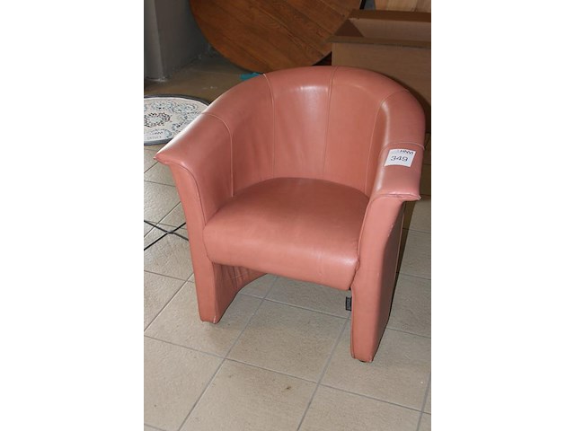 Fauteuil met roze bekleding. - afbeelding 2 van  2