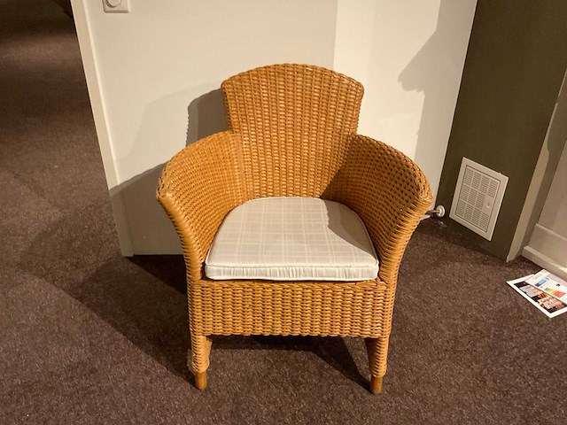 Fauteuil riet met plaid en kussen - afbeelding 1 van  1