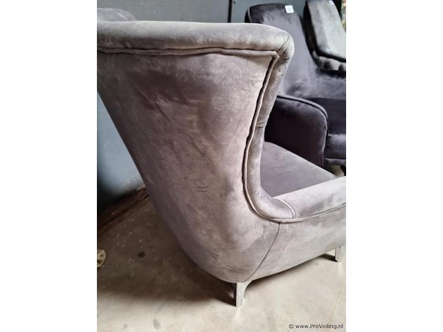 Fauteuil v.v. grijze velvet bekleding met capitonnage en metalen poten - afbeelding 3 van  4