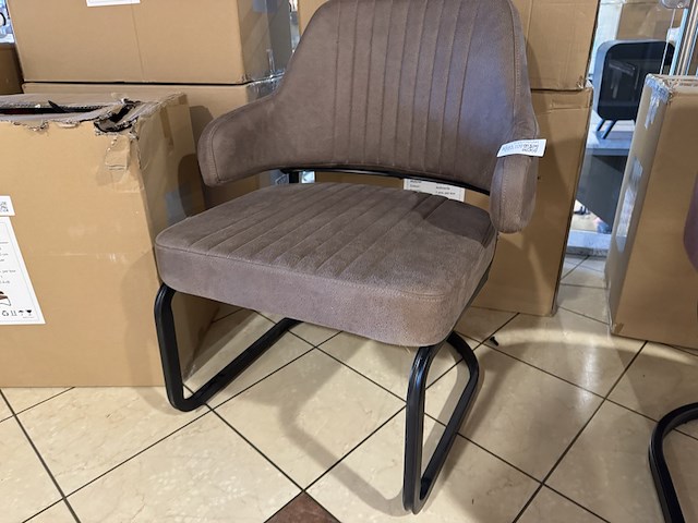 Fauteuil, zwart metalen onderstel - afbeelding 1 van  3