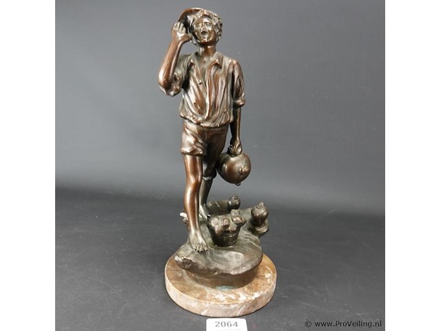 Faux brons beeld van een jongen - afbeelding 1 van  5