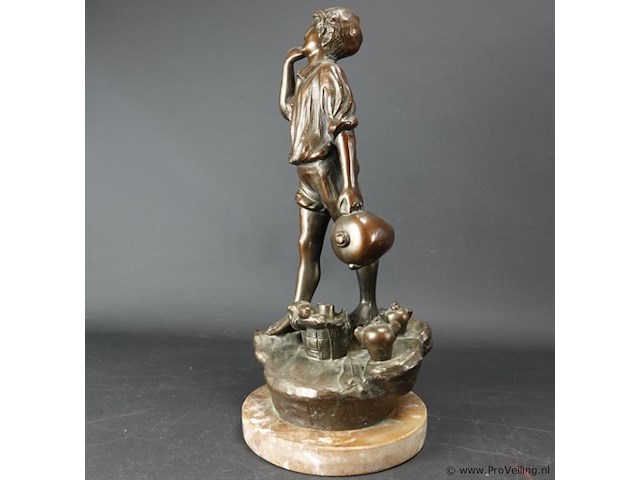 Faux brons beeld van een jongen - afbeelding 2 van  5