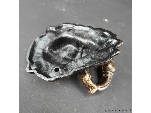 Faux bronzen leeuwenkop als deurklopper - afbeelding 5 van  5