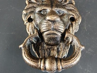 Faux bronzen leeuwenkop als deurklopper