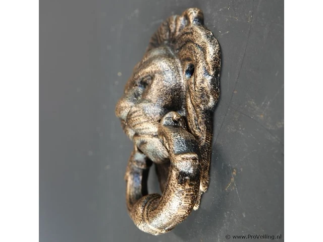 Faux bronzen leeuwenkop als deurklopper - afbeelding 3 van  5