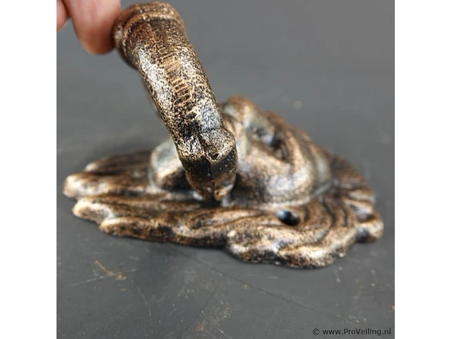 Faux bronzen leeuwenkop als deurklopper - afbeelding 4 van  5