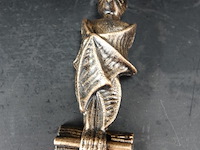 Faux bronzen vleermuis al deurklopper - afbeelding 3 van  5