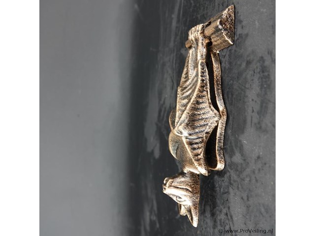 Faux bronzen vleermuis al deurklopper - afbeelding 4 van  5