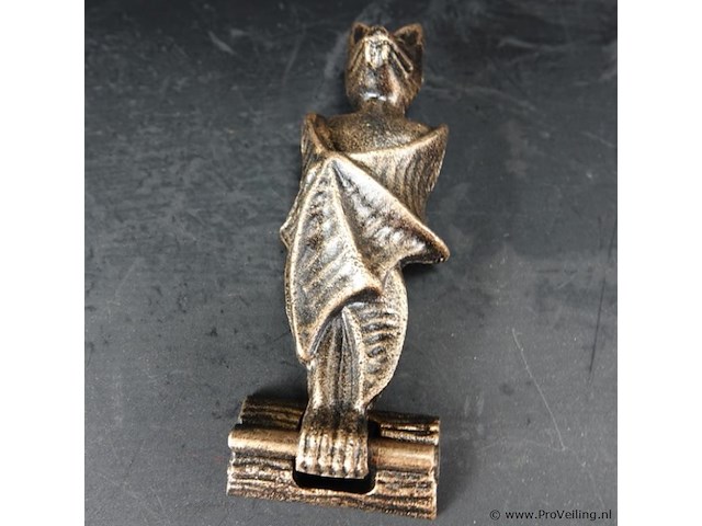 Faux bronzen vleermuis al deurklopper - afbeelding 3 van  5