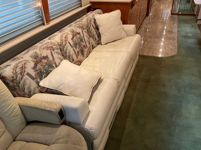 Featherlite vogue 5000s camper / tiny house year 2000 - afbeelding 8 van  50