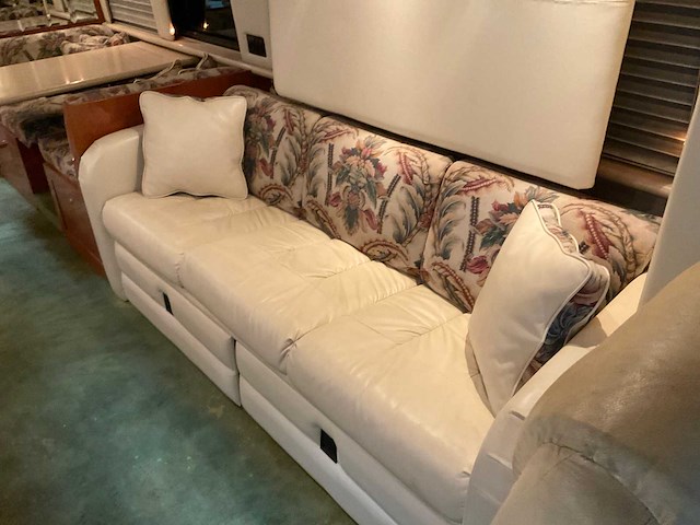 Featherlite vogue 5000s camper / tiny house year 2000 - afbeelding 9 van  50