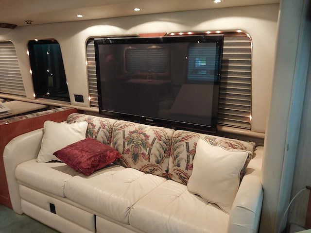 Featherlite vogue 5000s camper / tiny house year 2000 - afbeelding 13 van  50