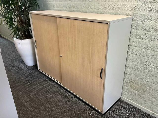 Febrü schuifdeurkast met inhoud - afbeelding 2 van  4