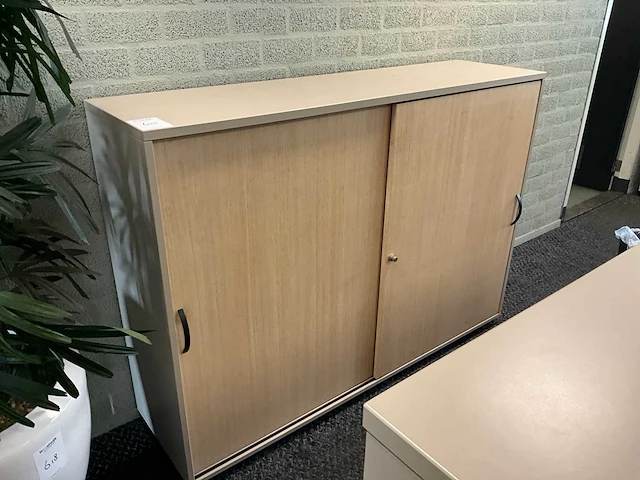 Febrü schuifdeurkast met inhoud - afbeelding 2 van  4