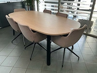 Febrü vergadertafel met 6 stoelen