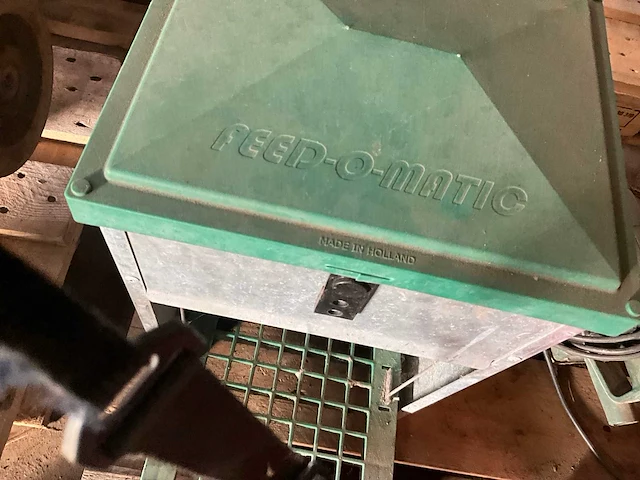 Feed-o-matic - voerautomaat - vogelvoer - afbeelding 3 van  4