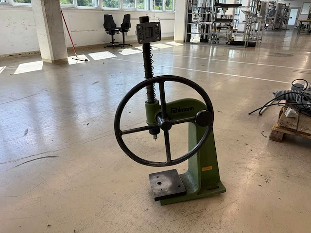 Fehlmann - slingerpers tandheugelpers - mechanische pers - afbeelding 1 van  7