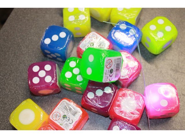 Felle lichtgevende dobbelstenen 5 stks in ds 011 - afbeelding 4 van  7