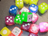 Felle lichtgevende dobbelstenen 5 stks in ds 011 - afbeelding 4 van  7