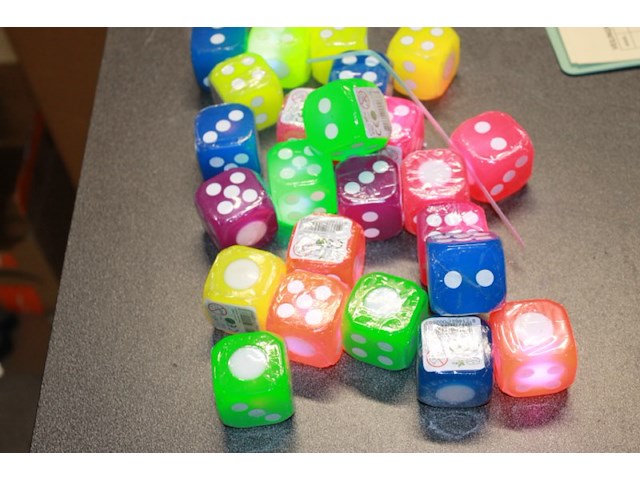 Felle lichtgevende dobbelstenen 5 stks in ds 011 - afbeelding 5 van  7