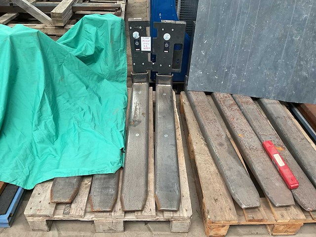Fem 2a heftruck lepels met weegsysteem - afbeelding 1 van  5