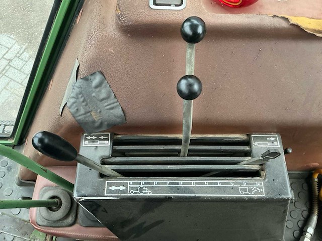 Fendt - 1984 - 611 ls - vierwielaangedreven landbouwtractor - afbeelding 18 van  35