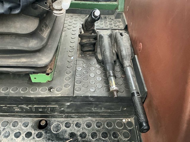 Fendt - 1984 - 611 ls - vierwielaangedreven landbouwtractor - afbeelding 26 van  35