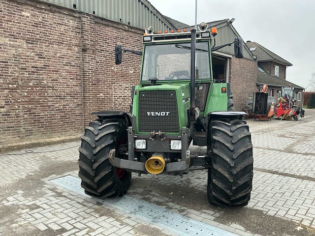 Fendt - 1984 - 611 ls - vierwielaangedreven landbouwtractor - afbeelding 31 van  35