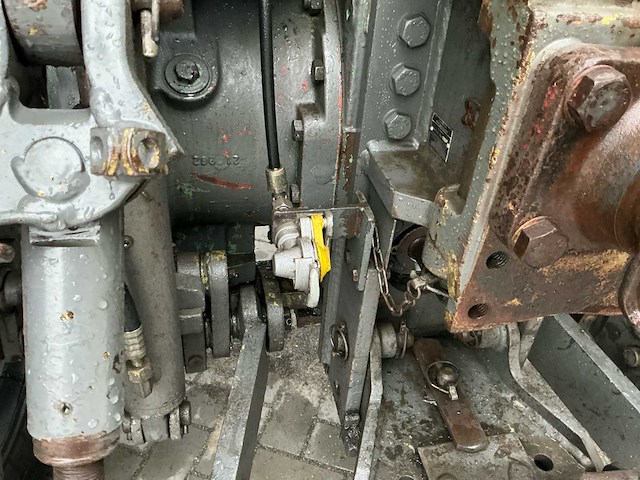 Fendt - 1984 - 611 ls - vierwielaangedreven landbouwtractor - afbeelding 8 van  35