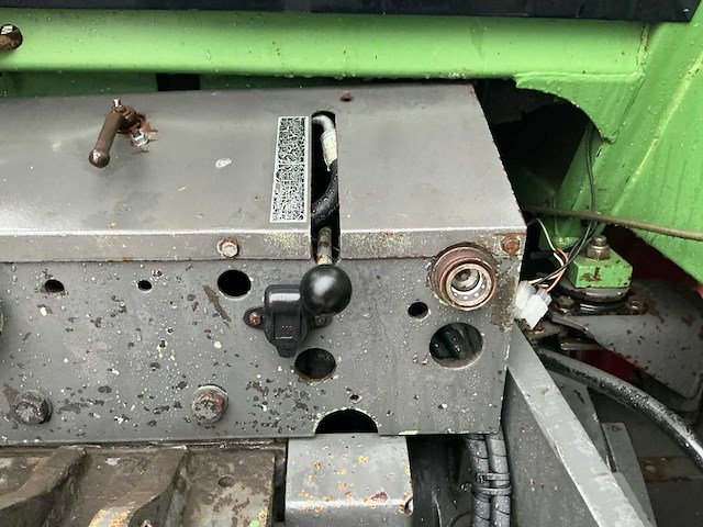 Fendt - 1984 - 611 ls - vierwielaangedreven landbouwtractor - afbeelding 11 van  35