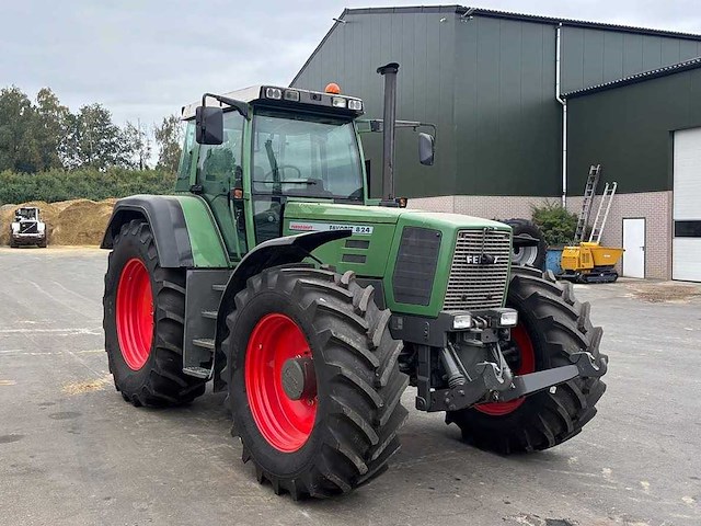 Fendt - 1996 - favorit 824 - vierwielaangedreven landbouwtractor - afbeelding 1 van  18