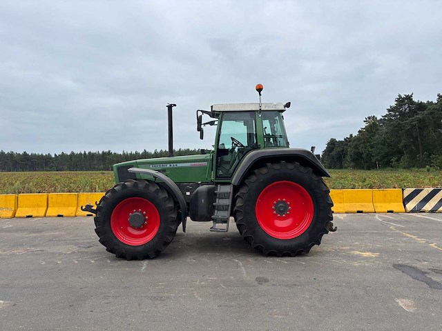 Fendt - 1996 - favorit 824 - vierwielaangedreven landbouwtractor - afbeelding 14 van  18