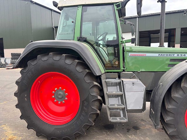 Fendt - 1996 - favorit 824 - vierwielaangedreven landbouwtractor - afbeelding 18 van  18