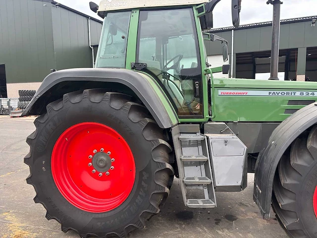 Fendt - 1996 - favorit 824 - vierwielaangedreven landbouwtractor - afbeelding 17 van  18