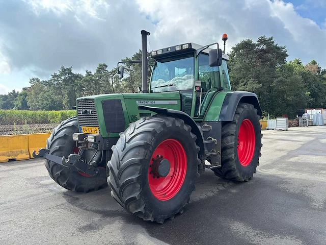Fendt - 1996 - vierwielaangedreven landbouwtractor - afbeelding 12 van  32