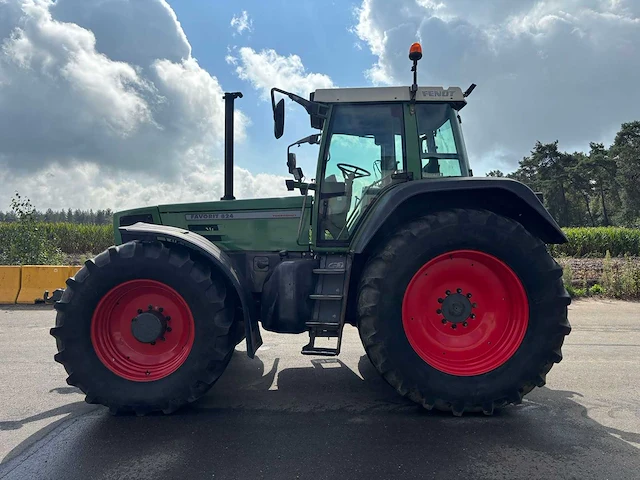 Fendt - 1996 - vierwielaangedreven landbouwtractor - afbeelding 23 van  32