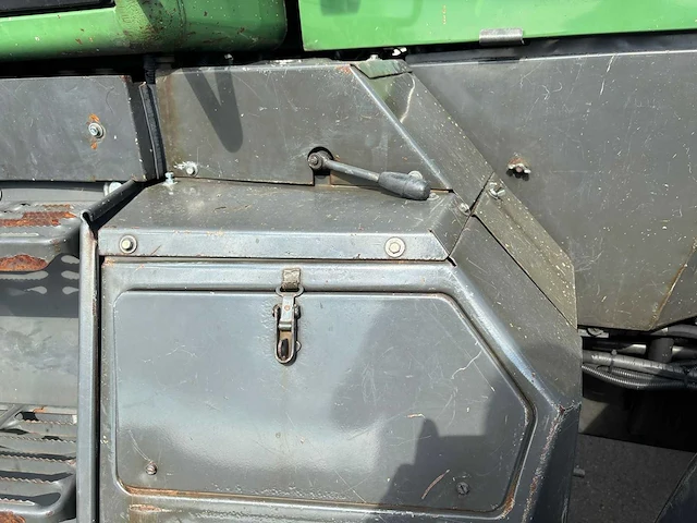 Fendt - 1996 - vierwielaangedreven landbouwtractor - afbeelding 4 van  32