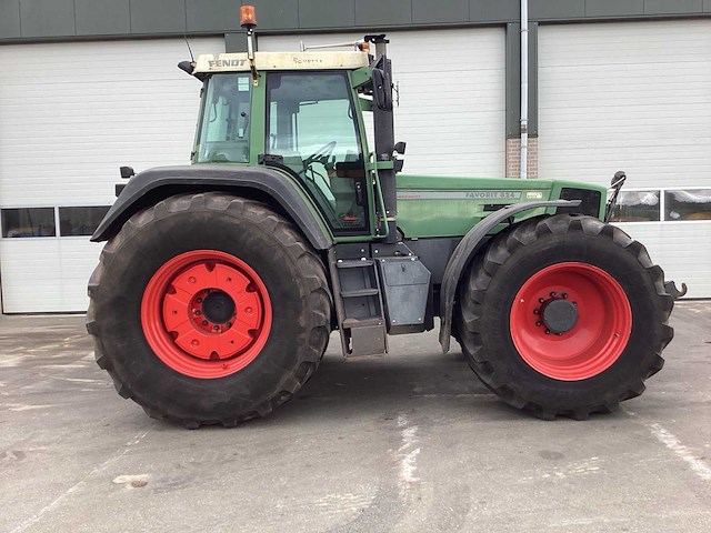 Fendt - 1999 - 824 - vierwielaangedreven landbouwtractor - afbeelding 2 van  26