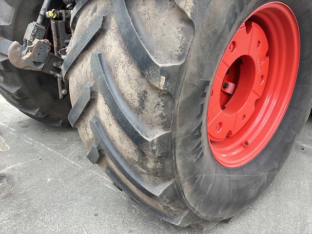 Fendt - 1999 - 824 - vierwielaangedreven landbouwtractor - afbeelding 7 van  26