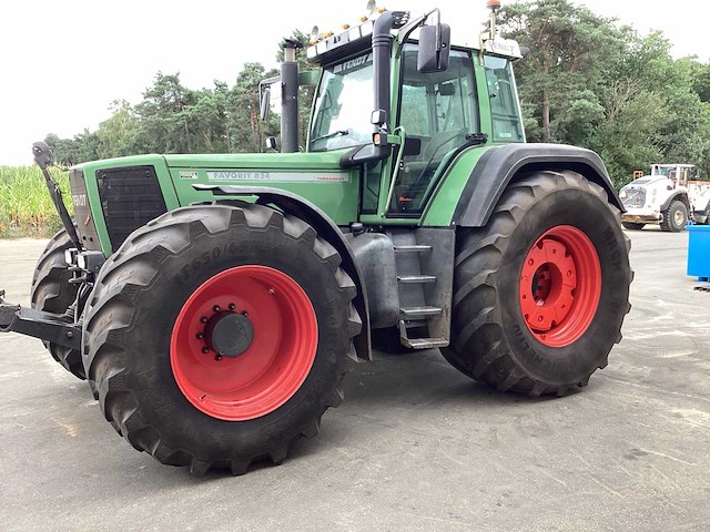 Fendt - 1999 - 824 - vierwielaangedreven landbouwtractor - afbeelding 22 van  26