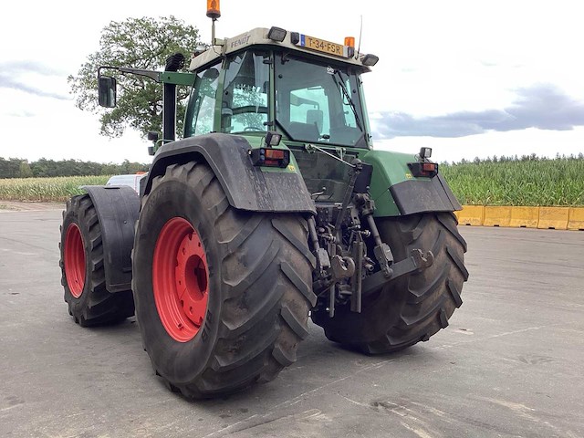 Fendt - 1999 - 824 - vierwielaangedreven landbouwtractor - afbeelding 24 van  26