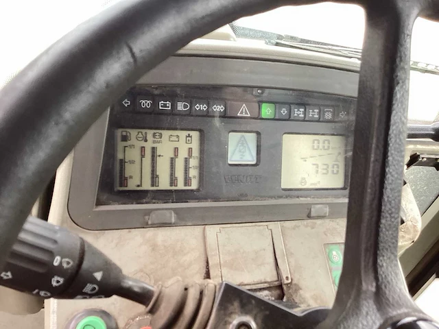 Fendt - 1999 - 824 - vierwielaangedreven landbouwtractor - afbeelding 11 van  26