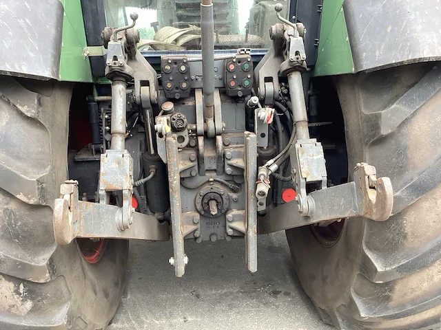 Fendt - 1999 - 824 - vierwielaangedreven landbouwtractor - afbeelding 18 van  26