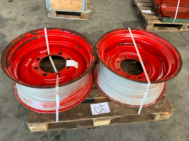 Fendt 100/300 serie velg (2x) - afbeelding 4 van  9