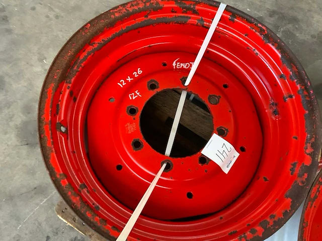 Fendt 100/300 serie velg (2x) - afbeelding 8 van  9