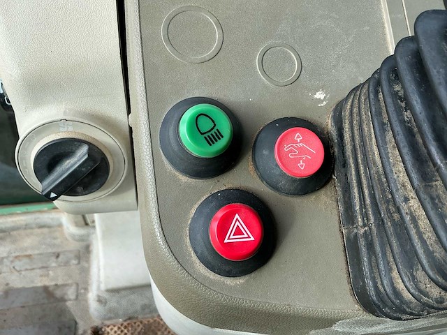 Fendt 409 vierwielaangedreven landbouwtractor - afbeelding 11 van  35